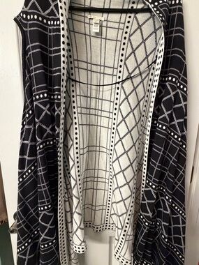 Black & White Geometric Open-Front Vest